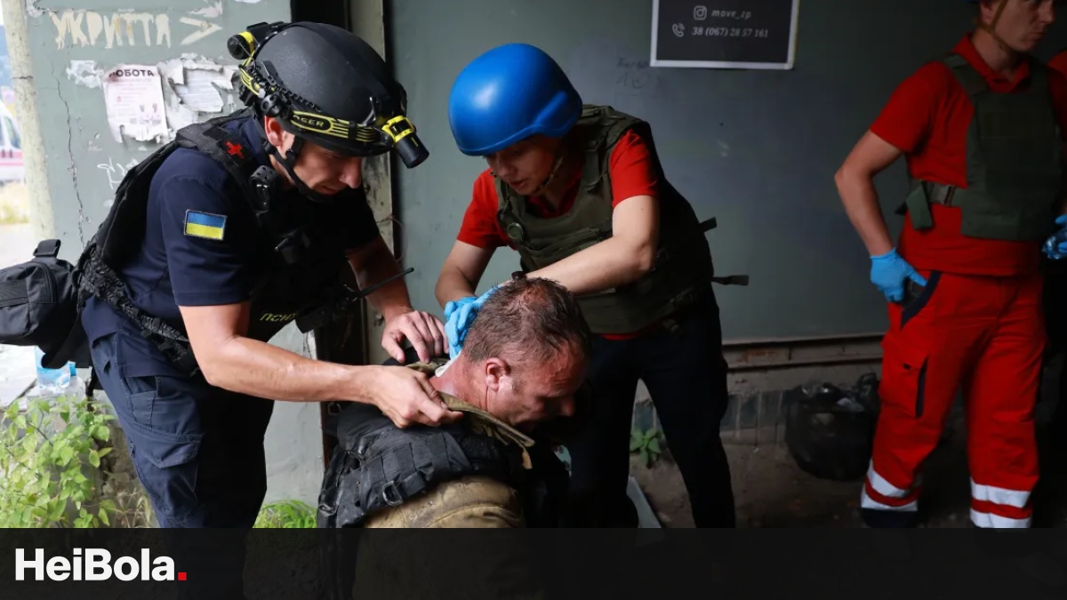 Three Killed as Ukraine and Russia Exchange Attacks Overnight