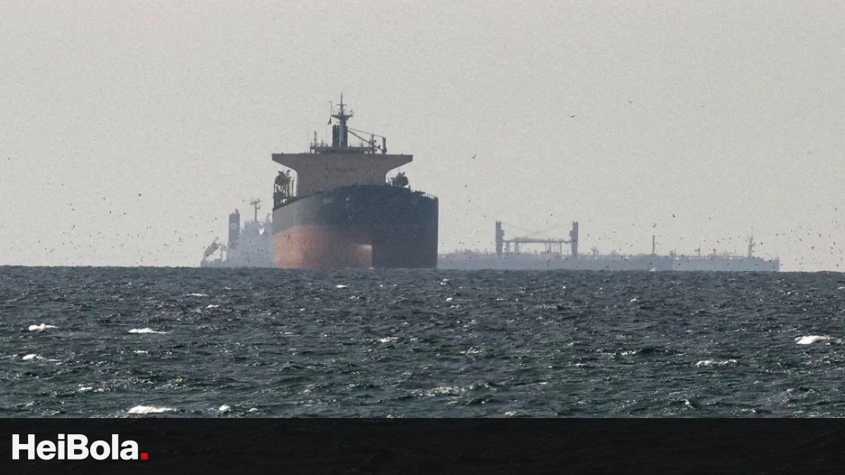 US and Iran Exchange Strikes Amid Tensions Over Strait of Hormuz