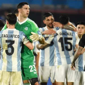 Juventus Pertimbangkan Kembali Pembelian Emiliano Martinez dari Aston Villa
