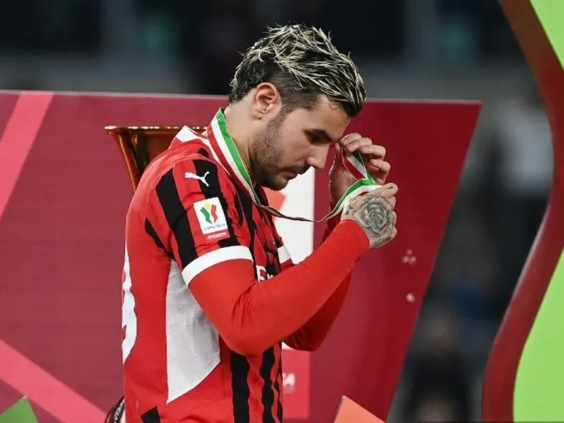 Theo Hernandez Berpotensi Kembali ke Liga Italia, Juventus dan Como Tertarik