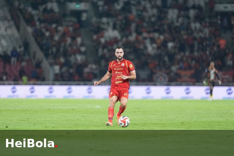 Sorotan Bola: Ragnar Oratmangoen Resmi Bergabung dengan Persib Bandung