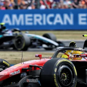 Hamilton Soroti Keterbatasan Ferrari Setelah Kekalahan dari Mercedes
